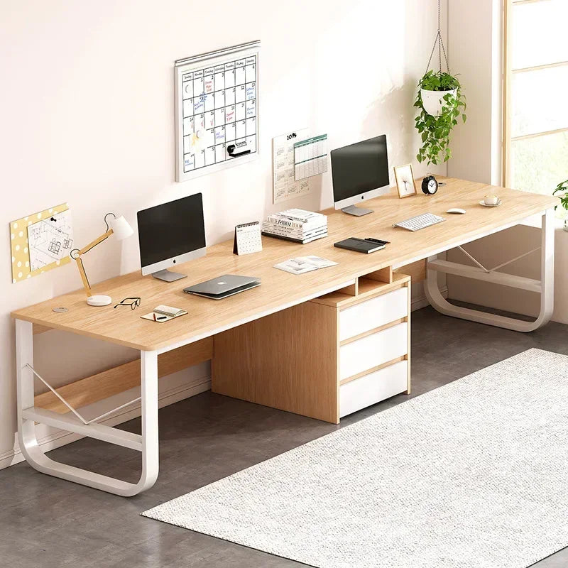 Bureau ergonomique informatique clair