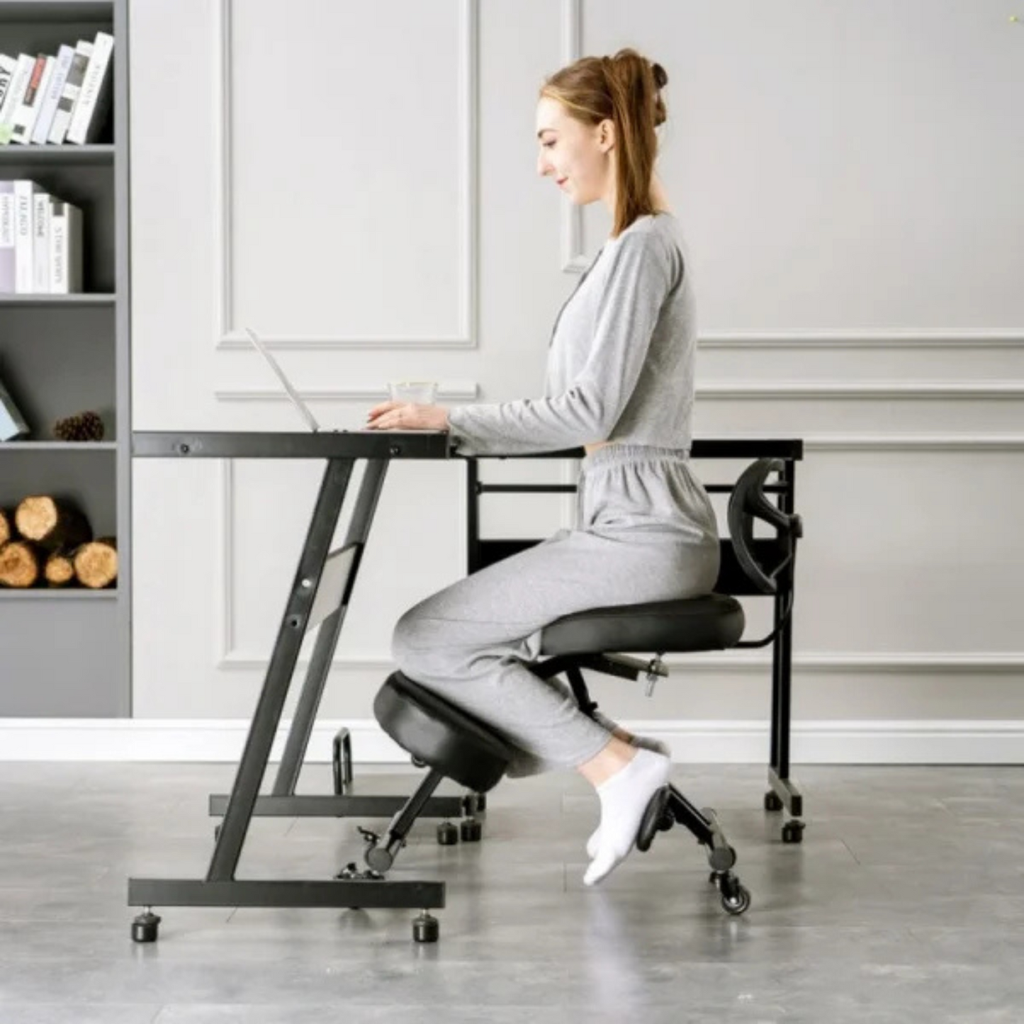 chaise-assis-debout-ergonomique-demonstration