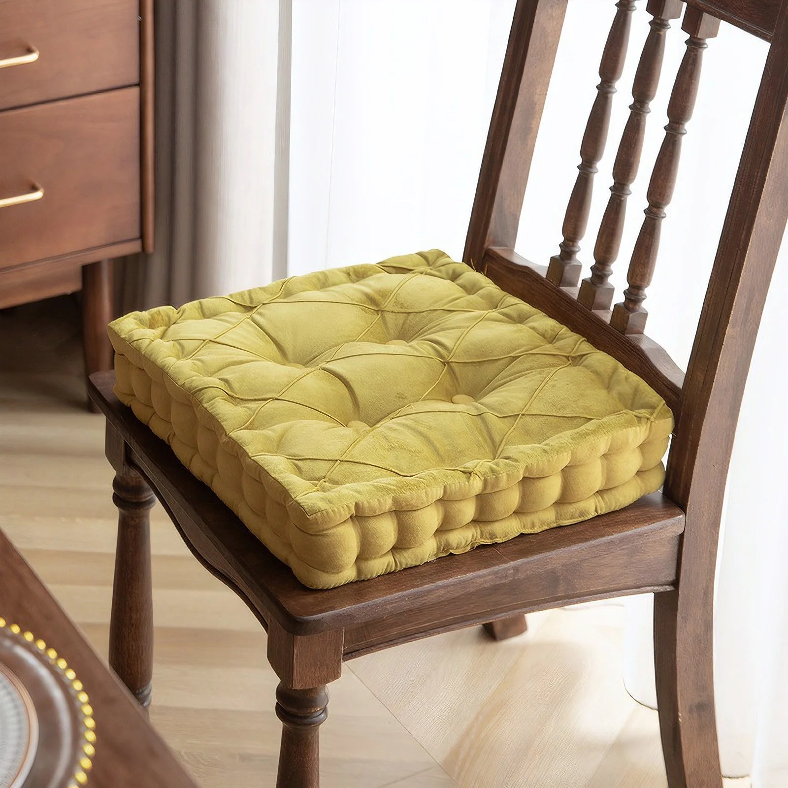 Coussin ergonomique pour chaise jaune